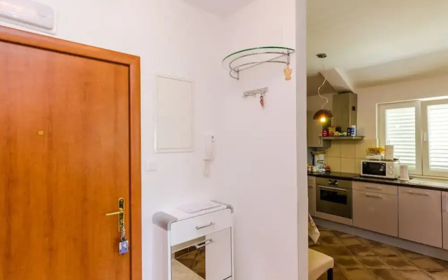 Ana Apartment - One Bedroom Apartment With Balcony