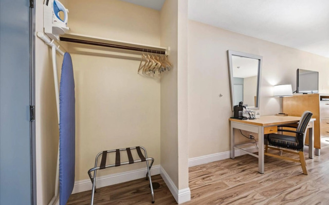 Days Inn by Wyndham Woodland