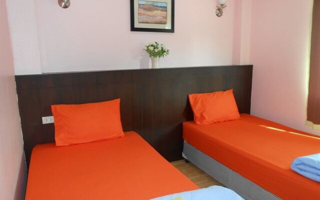 Phet Chang Thai Guesthouse