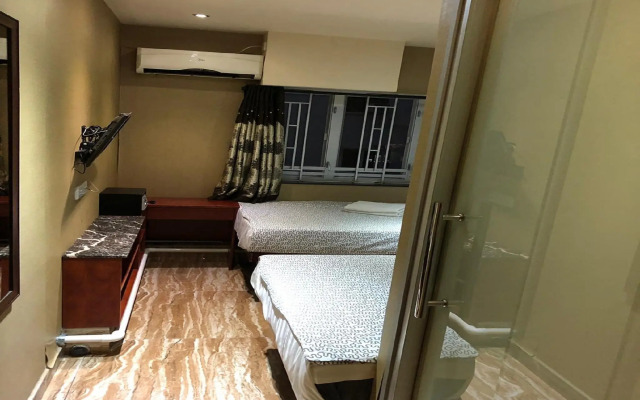 Rich Hotel