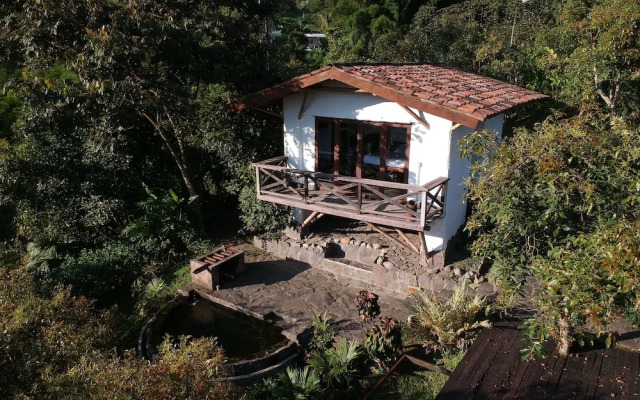 Viga Vieja Cabaña Rustica by Nomad Guru