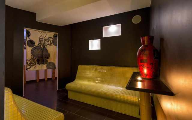 Silver Hotel by BarbarHouse