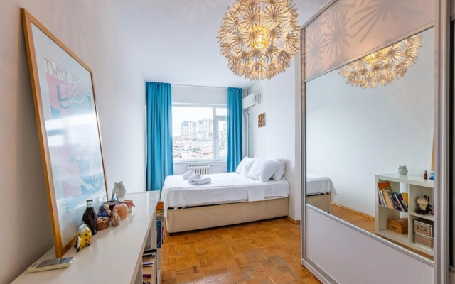 Eclectic and Cenral Flat With City View in Sisli