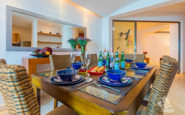Deep Blue Condos - 201