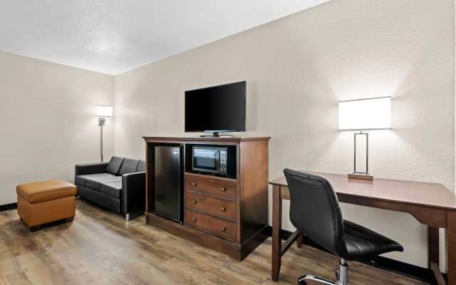 Super 8 by Wyndham Alexandria MN