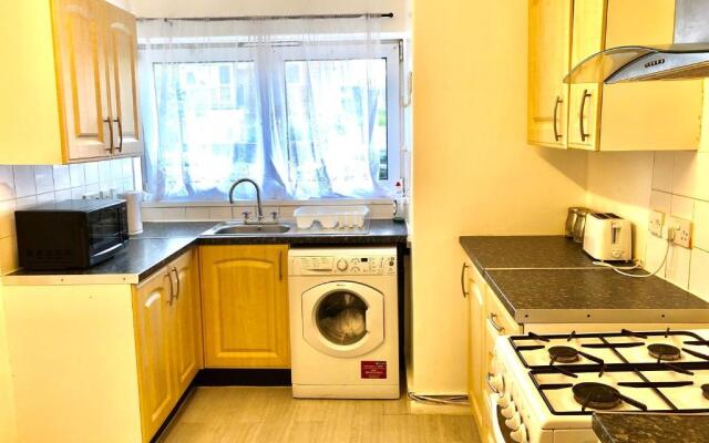 London Stratford 4 Bedrooms Apartment