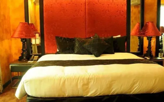 Fields Plaza Suites