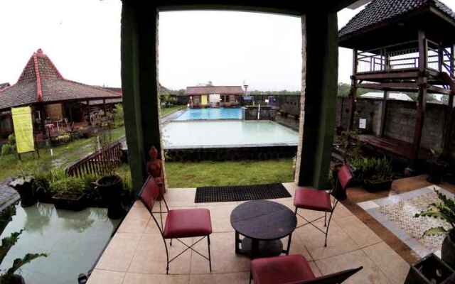 4 Bedroom Private Pool Homestay at Berbah 8 by WeStay (WBB8)