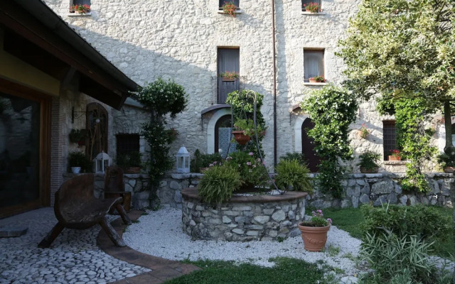 Valle Dell'Aquila Country House