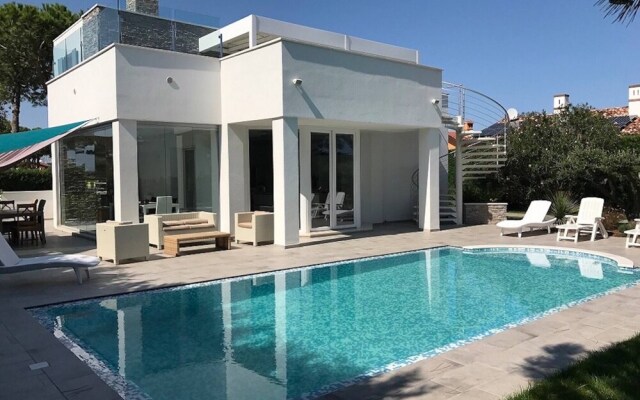 Super Villa With Private Pool in Isola Albarella by Beahost Rentals