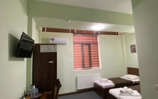 Parvina Hotel