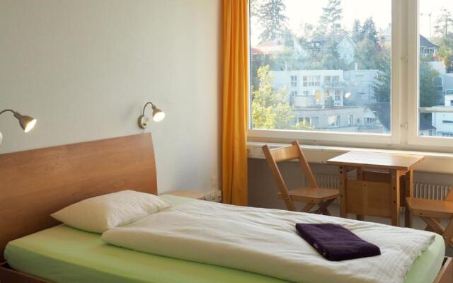Hostel 77
