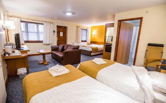 Tollgate Hotel And Leisure