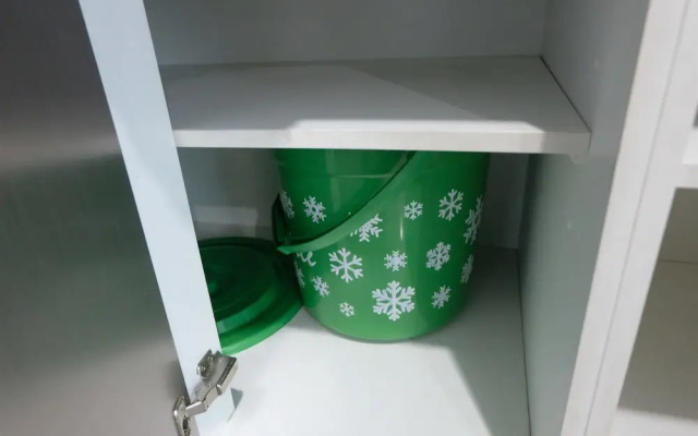 Pool View Brooklyn Studio Apartment near IKEA