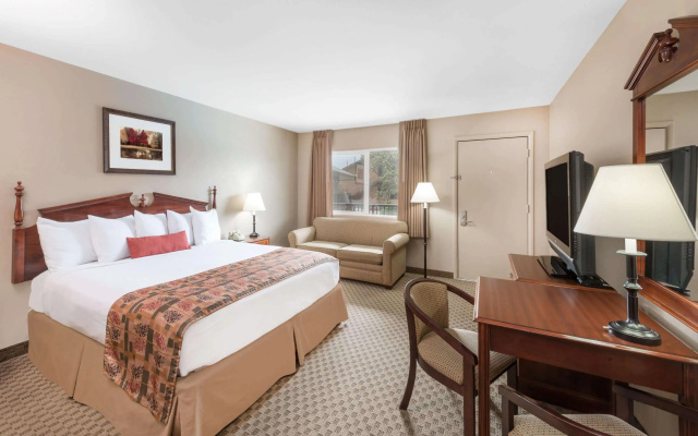 Days Inn by Wyndham Show Low