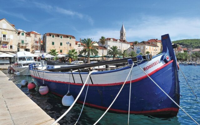 Stunning Home in Supetar With Jacuzzi, Wifi and 4 Bedrooms