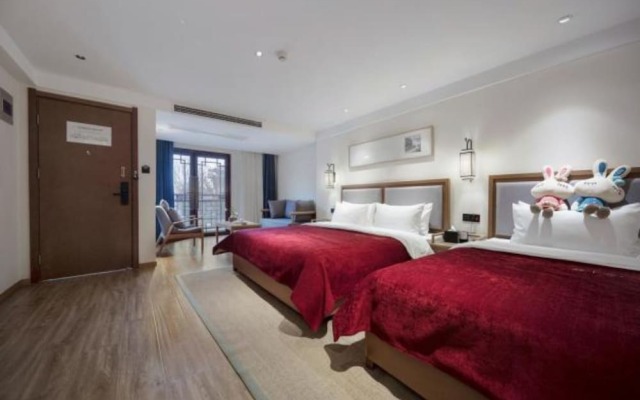 Qianna Bianyuan Hotel