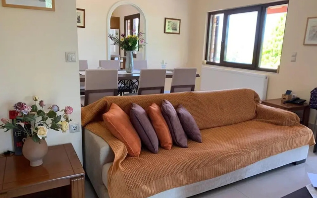 Stunning 3-bedroom Villa Near Malia Beach