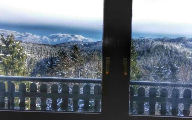 Secluded Holiday Home with Hot Tub in Kozji Vrh