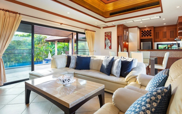 Boutique 3BR Pool Villa Bianca NaiHarn