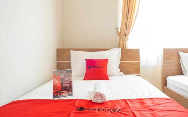RedDoorz near Siloam Karawaci 3