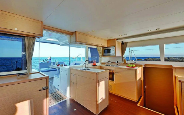 Catamarano Mauticat Boat & Breakfast