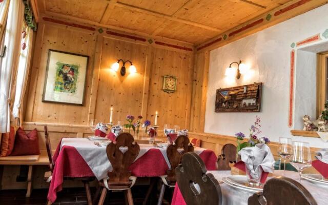 La Ücia by Fana Ladina