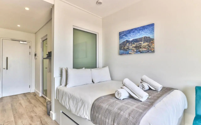 Stunning work pad on 1onAlbert- 601