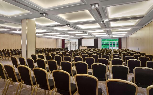 Hyatt Regency Paris Etoile Hotel
