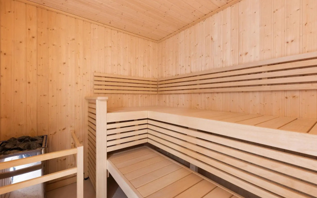 Disney's Hotel New York - The Art of Marvel