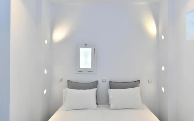 Lorenzo Studios and Suites Paros
