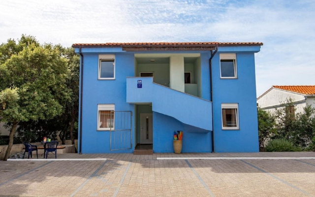 Lovely Apartment in Mandre With Barbecue