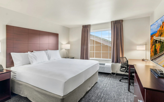Cobblestone Hotel & Suites - Denmark/Green Bay
