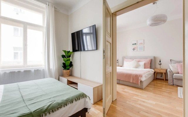 Modern Quiet Apartment next to Wenceslas Square