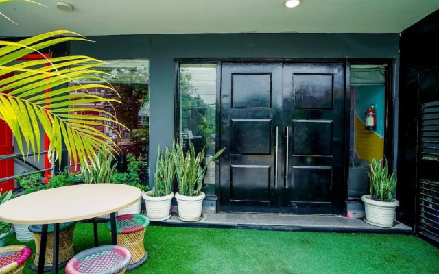 Saltstayz Express - Medicity (Near Medanta Hospital)