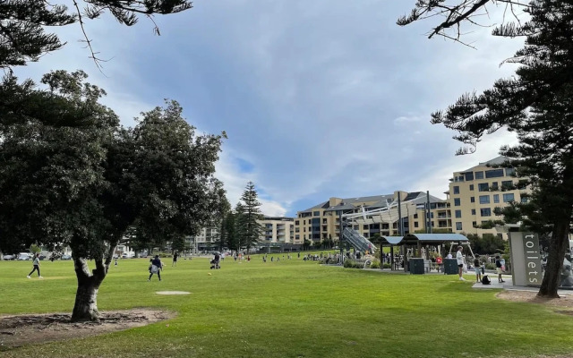 Unwind Esplanade Beach Escape No 5