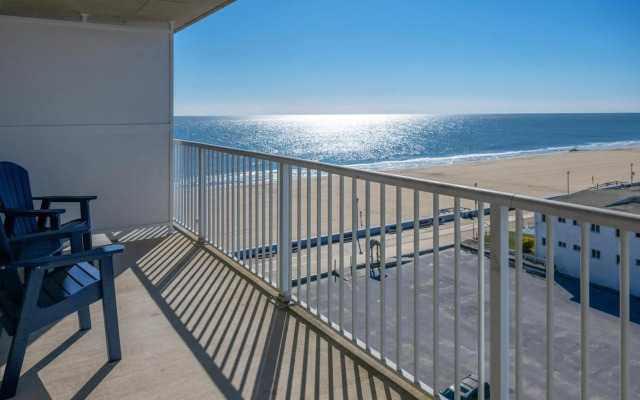 Commander Hotel & Suites