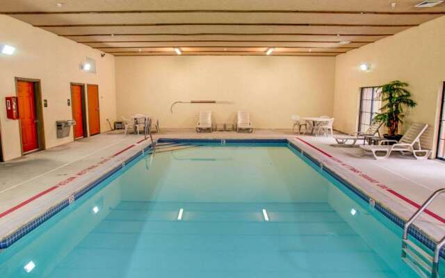 Comfort Suites Pittsburgh Airport