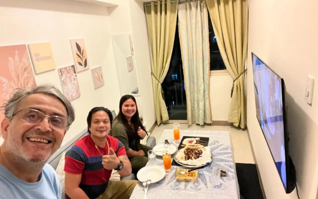 Beautiful 1bed condo Nr Airport, MOA, Makati, Bay