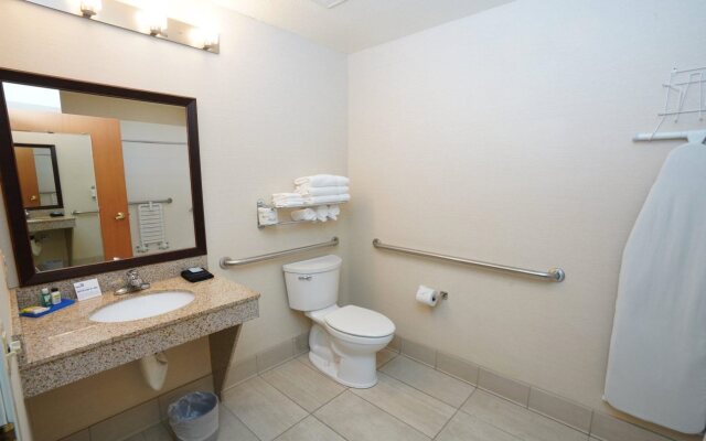 Holiday Inn Express & Suites Canyonville