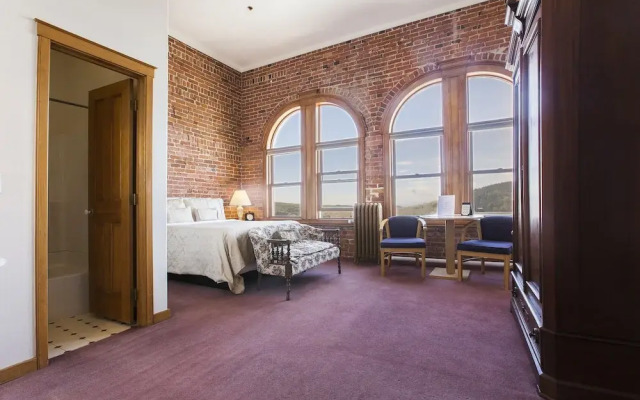 Victor Hotel