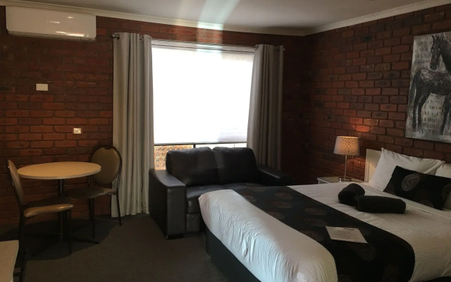Melton Motor Inn & Apartments