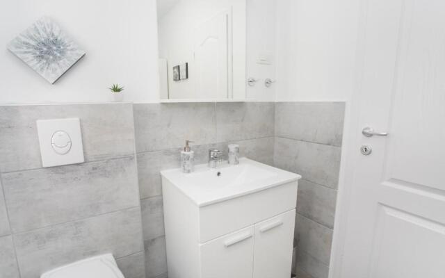 Aurum Apartment