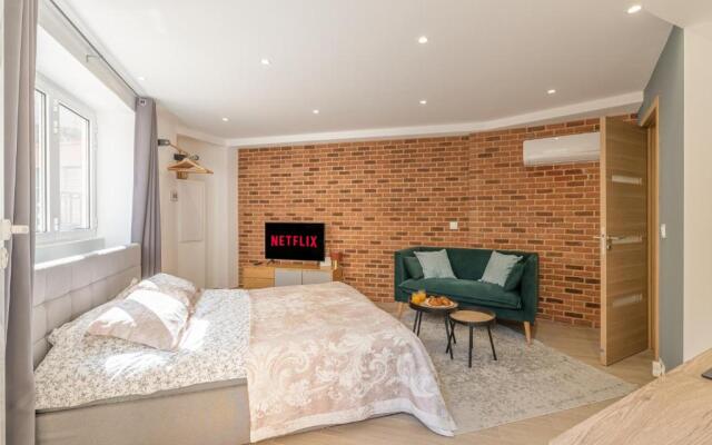 RAVISSANT STUDIO RENOVÉ 150m DE MONACO