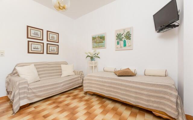 Effie Apartment in