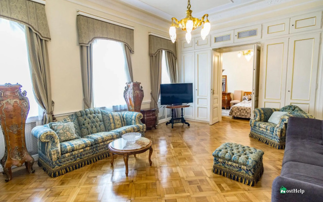 Luxury location, garden and terrace. City Center