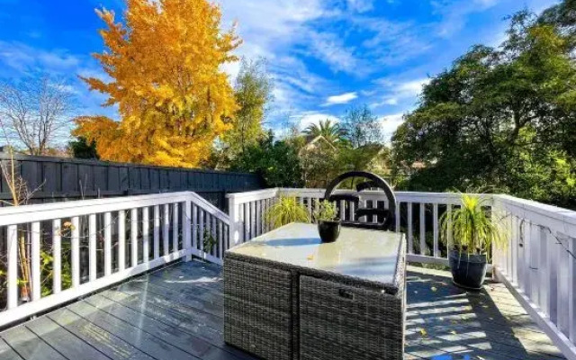 Delux Camberwell Sunny Townhouse