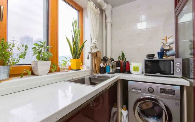 Splendiferous Apartment - Wang Jing