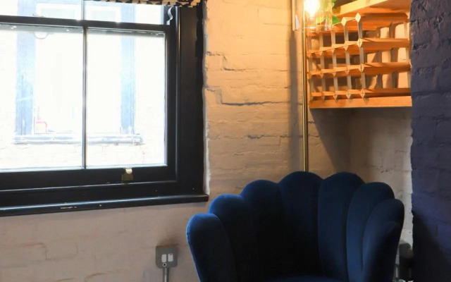 Quirky and Cool Christmas Steps 2 bed