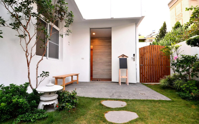 leaf hostel